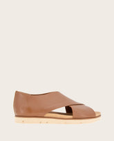 Kenneth Cole Leslie X-Band Sandal Luggage – Women’s Tread Sole | KC
