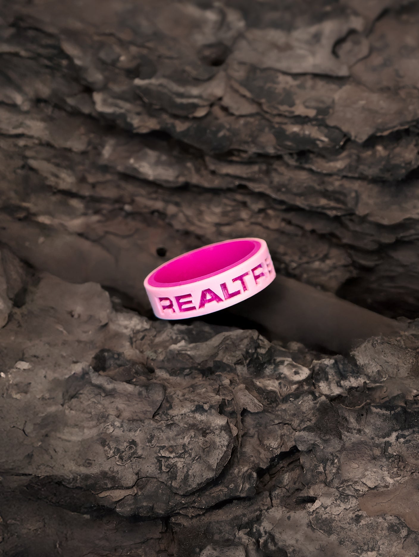 Realtree QALO WoStrata Blush Rose & Vivid Magenta Ring - Realtree Camo