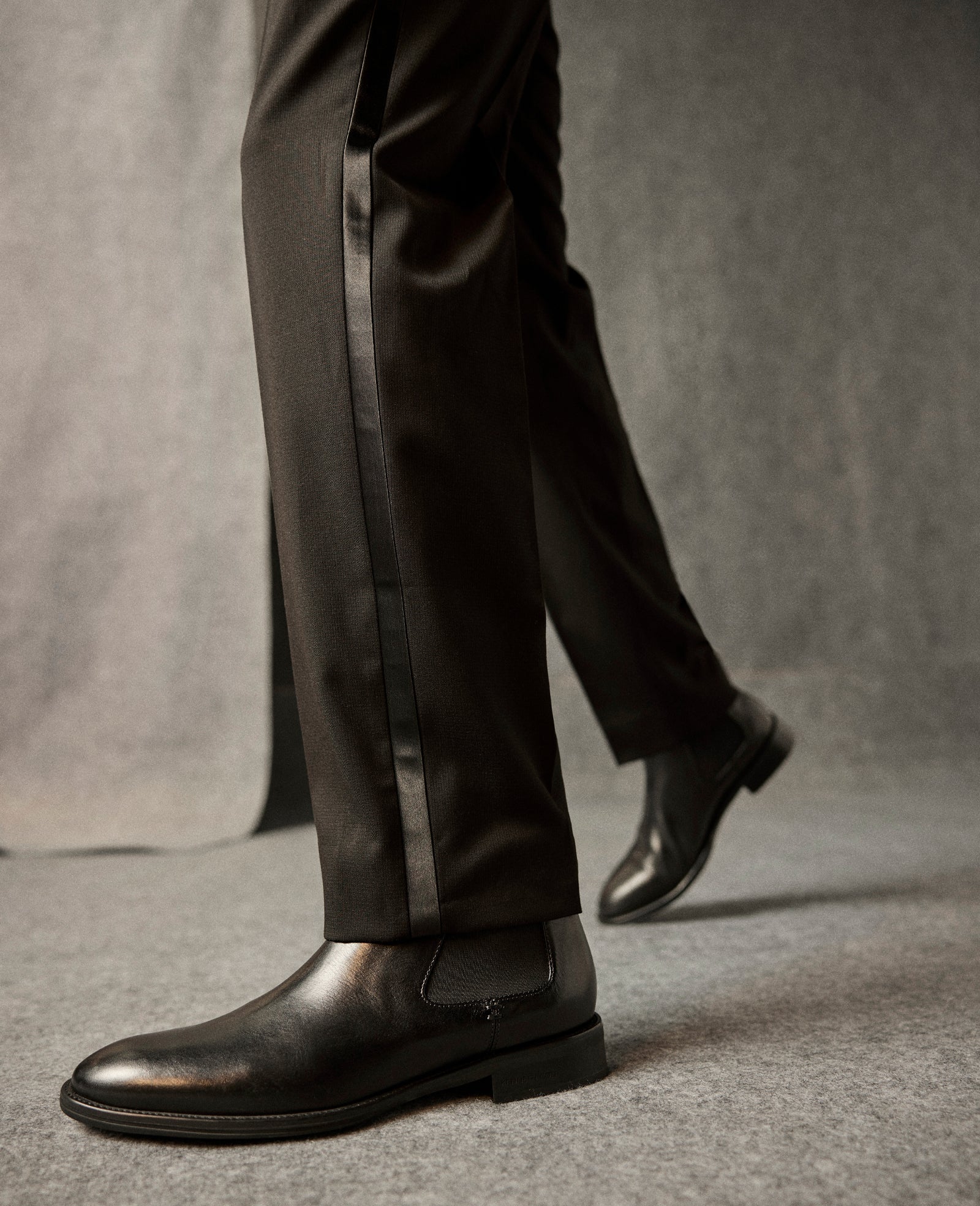 Kenneth Cole Tully Chelsea Boot for Men, Black Leather | KC