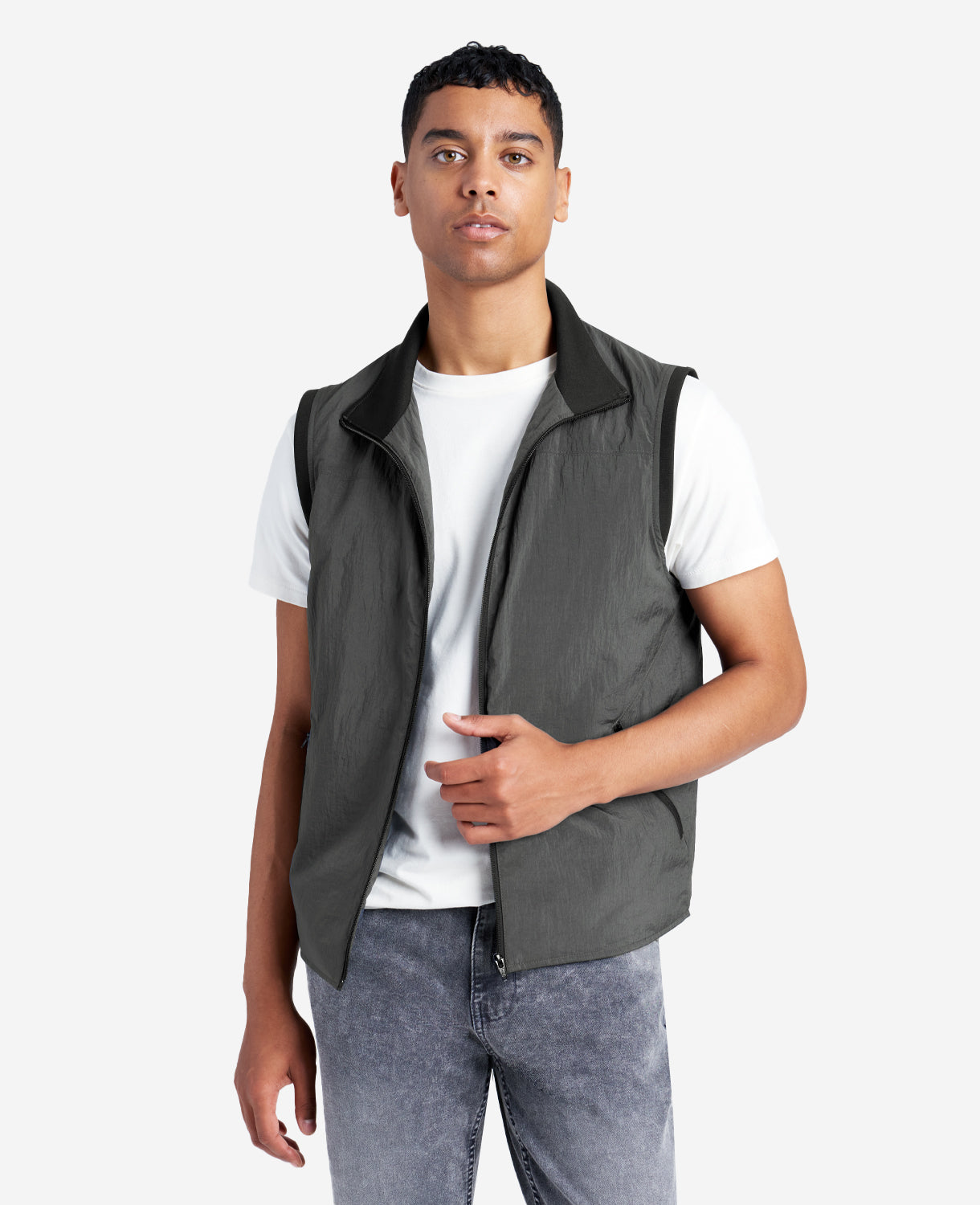 Kenneth Cole Shop Men’s Lightweight Water-Resistant Vest – Charcoal | KC