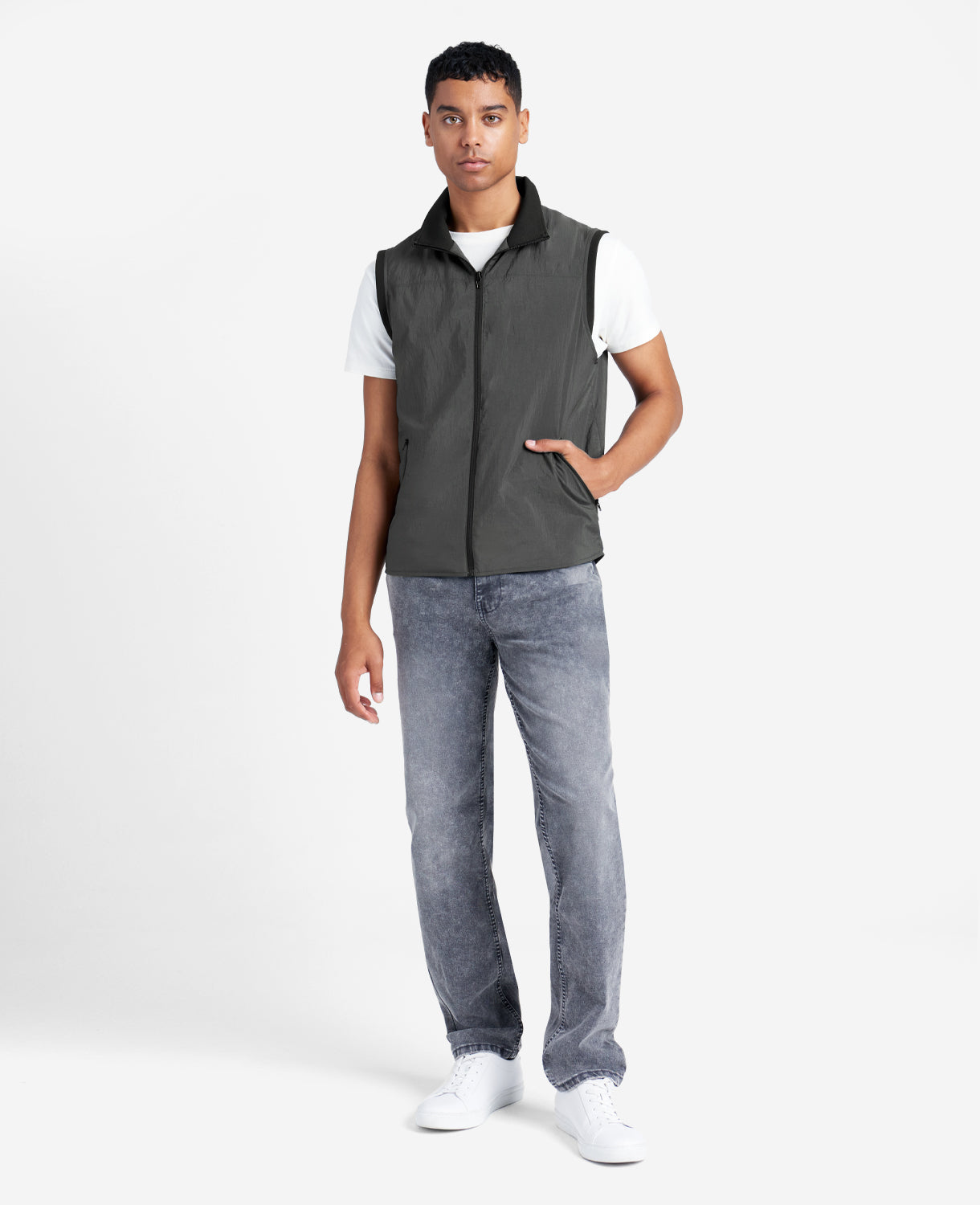 Kenneth Cole Shop Men’s Lightweight Water-Resistant Vest – Charcoal | KC