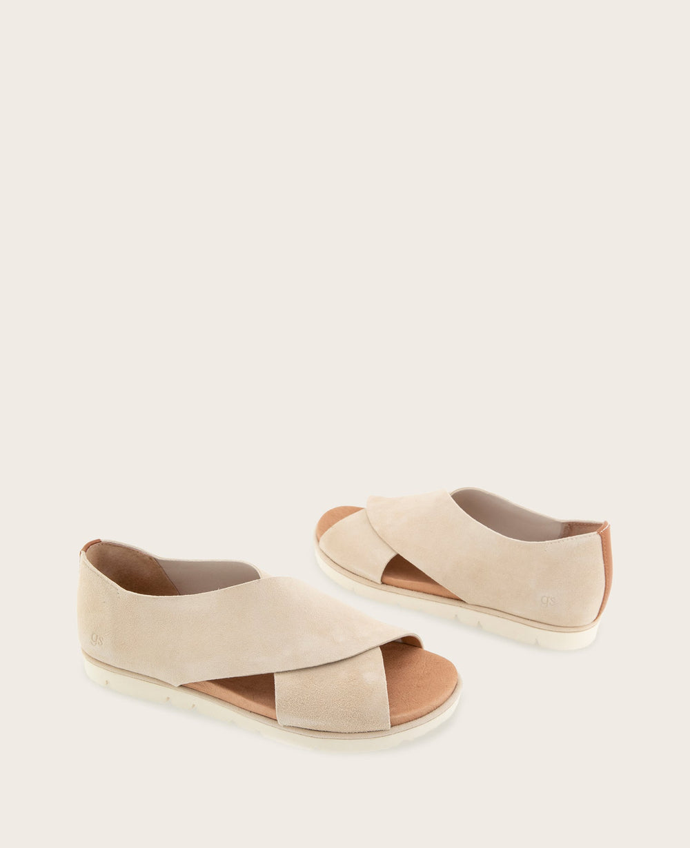 Kenneth Cole GENTLE SOULS - Leslie X Band Leather Tread Sole Sandal