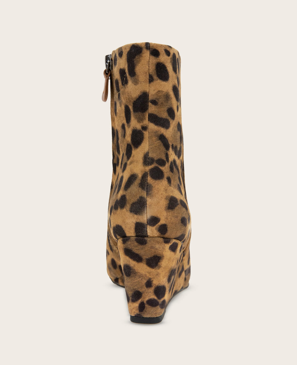 Kenneth Cole GENTLE SOULS - Nash Leopard Suede Side Zip Wedge Bootie