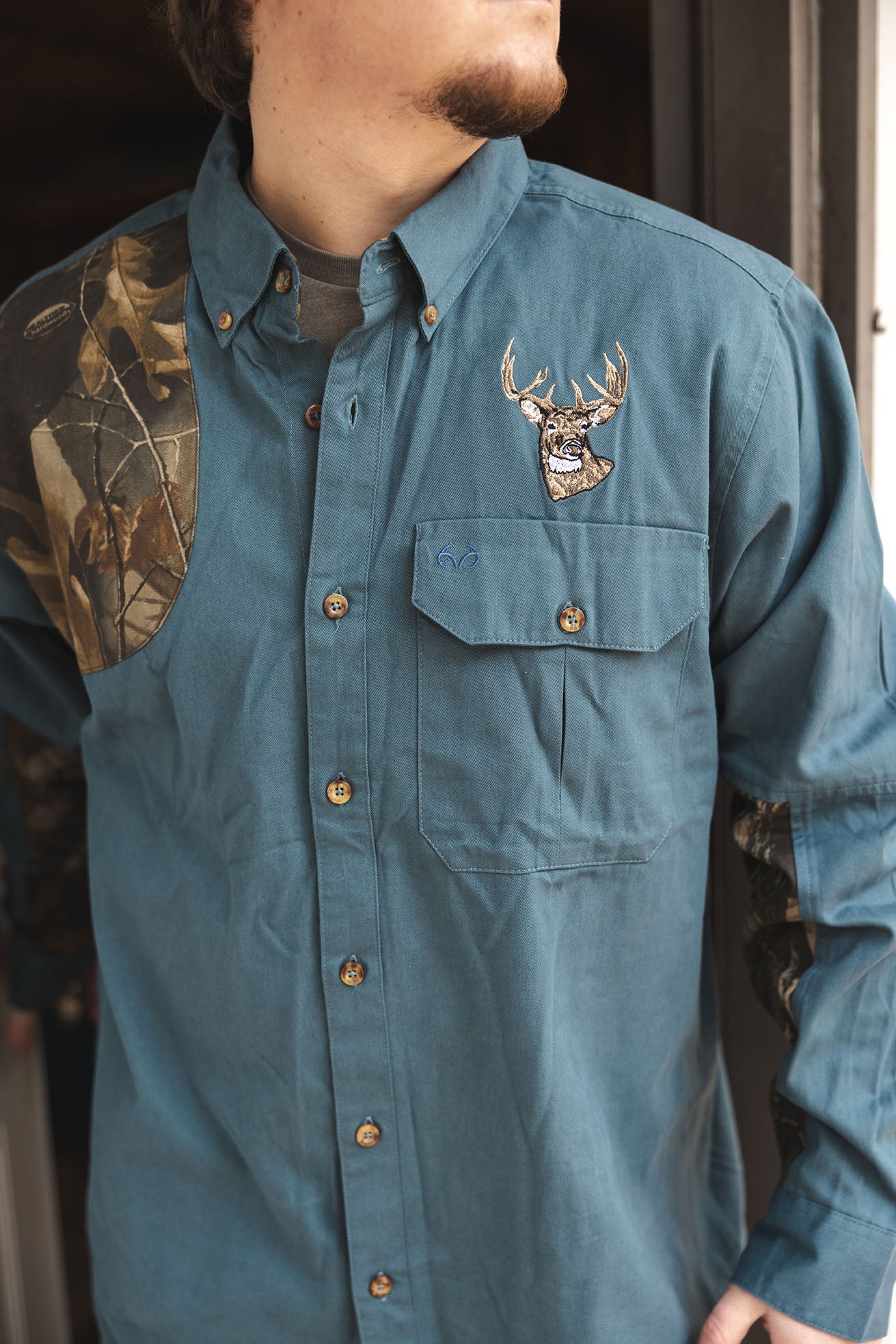 Realtree Icon Button Down Camo Shooting Shirt - Realtree Hardwoods