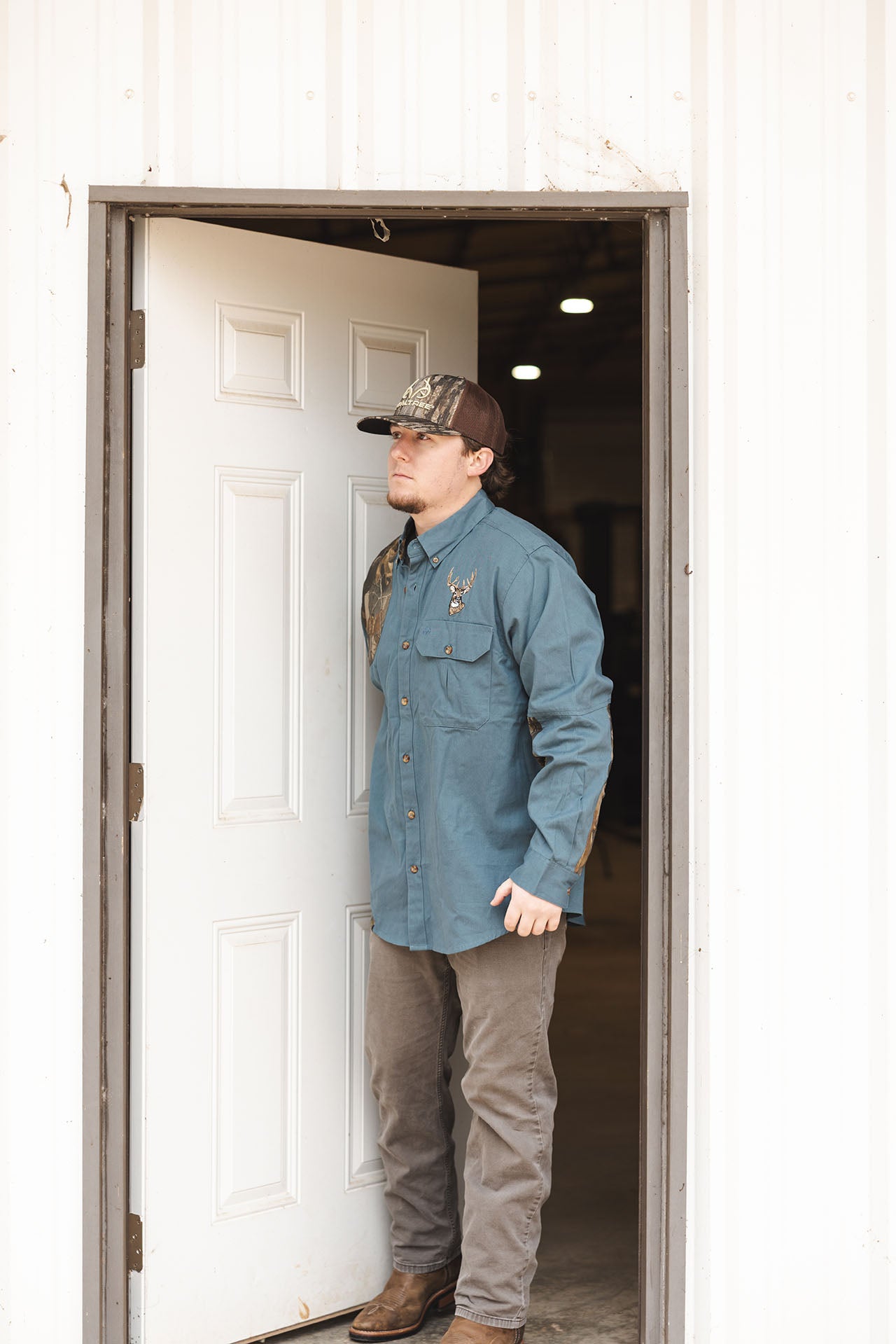 Realtree Icon Button Down Camo Shooting Shirt - Realtree Hardwoods