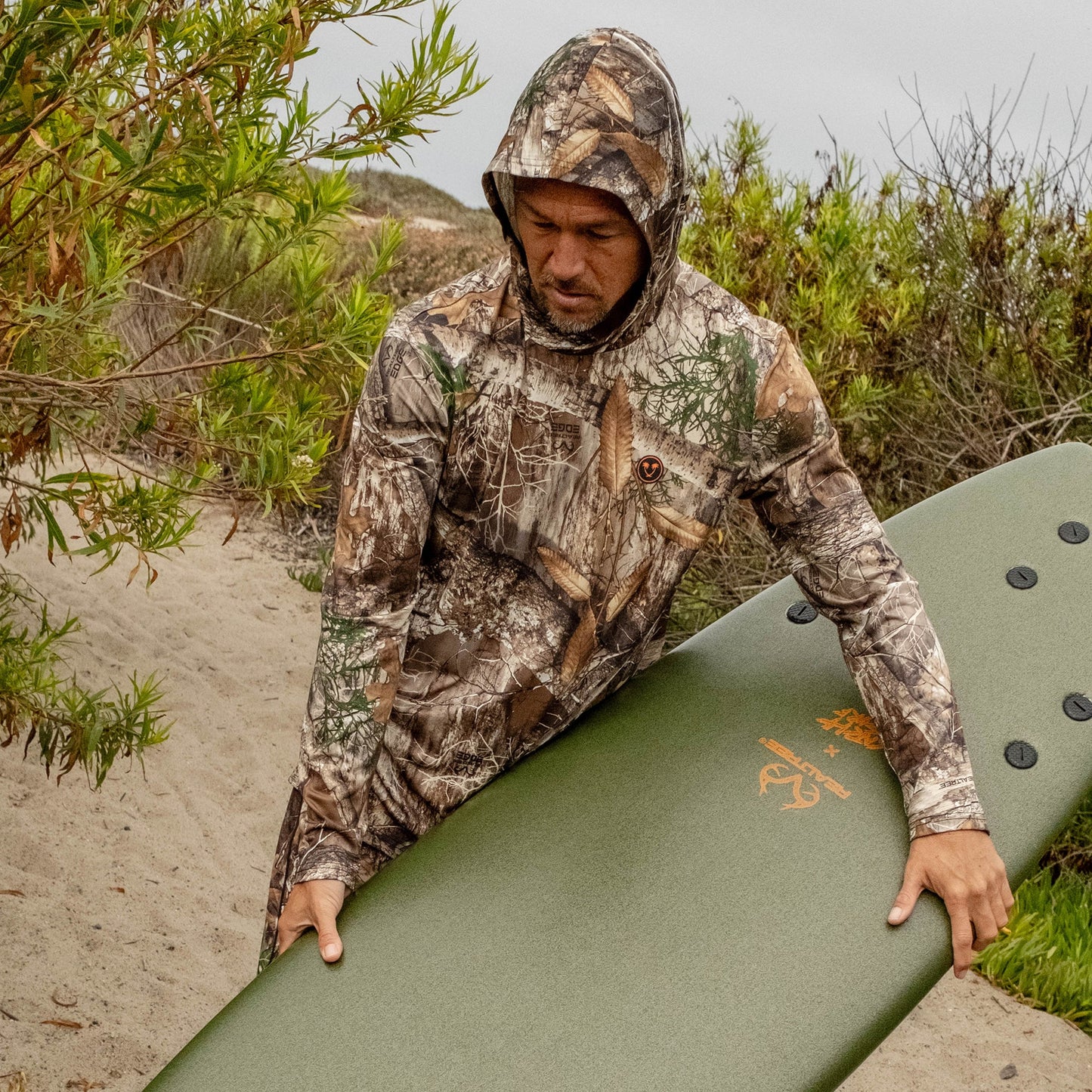 Realtree Catch Surf Hooded Long Sleeve Camo Rash Guard - Realtree EDGE