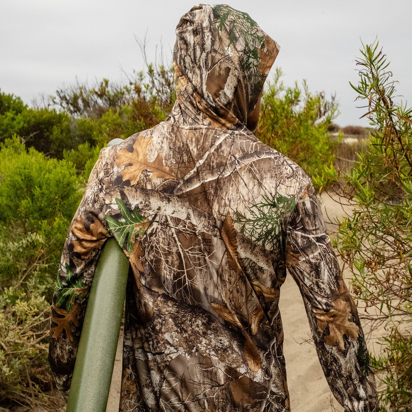 Realtree Catch Surf Hooded Long Sleeve Camo Rash Guard - Realtree EDGE
