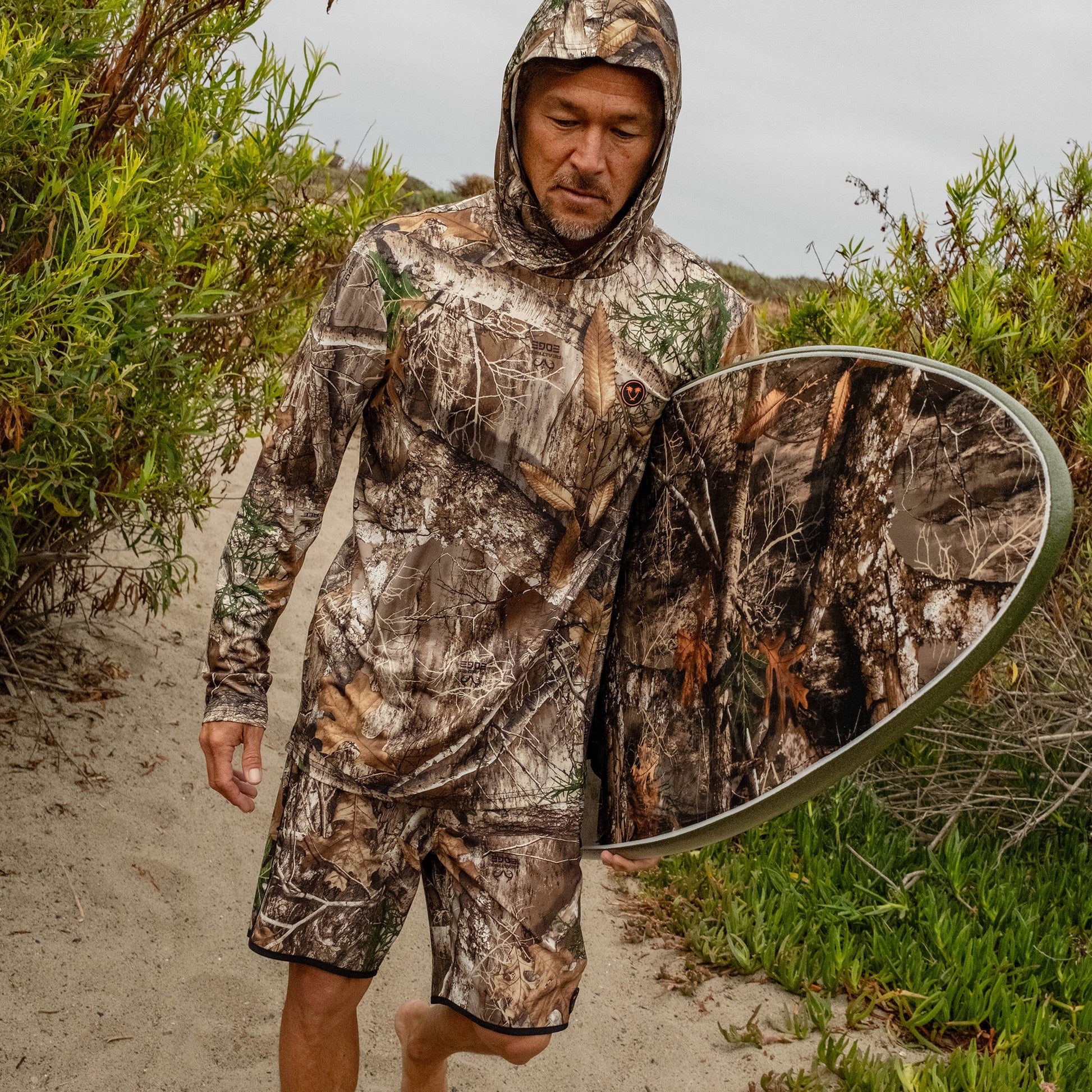 Realtree Catch Surf Hooded Long Sleeve Camo Rash Guard - Realtree EDGE