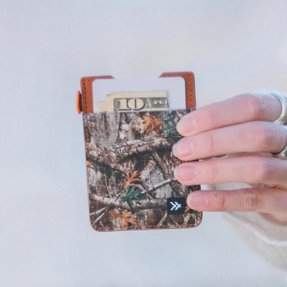 Realtree Thread Camo Vertical Wallet - Realtree EDGE