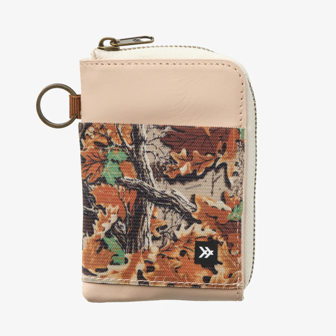 Realtree Thread Camo Zipper Wallet - Realtree Advantage Classic