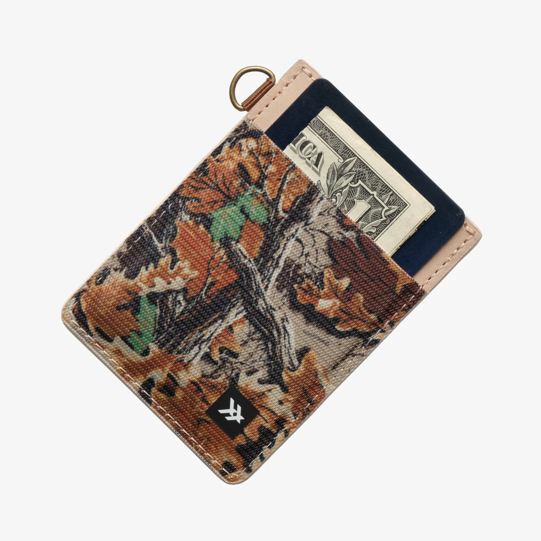 Realtree Thread Camo Vertical Wallet - Realtree Advantage Classic